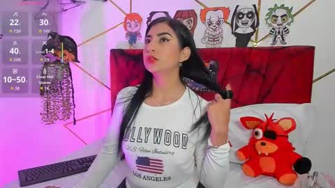 paris_evans_01 online show from 10/27/25, 12:31