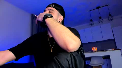 Paris online show from 11/20/25, 05:12