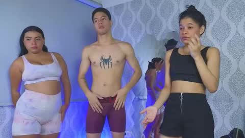 Danna online show from 11/11/25, 01:33