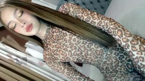 Snapshot of passion_de_amor18 chatting on 01/24/25, 01:57 Tasty Alice online show from 01/24/25, 01:57