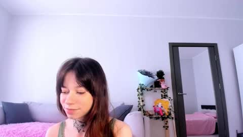 Snapshot of passionate_isabella chatting on 10/02/25, 03:02 Bella online show from 10/02/25, 03:02