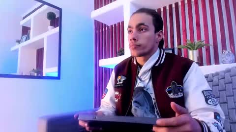 Snapshot of patrick_senova chatting on 02/25/25, 03:42 Patrick online show from 02/25/25, 03:42