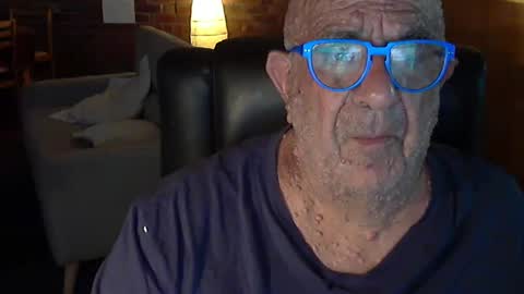 Snapshot of patvac chatting on 12/02/24, 01:24 patvac online show from 12/02/24, 01:24