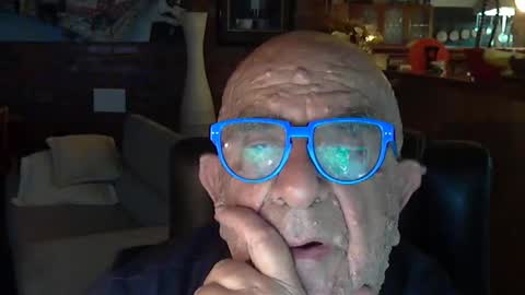 Snapshot of patvac chatting on 12/05/24, 12:33 patvac online show from 12/05/24, 12:33
