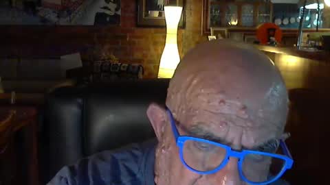 Snapshot of patvac chatting on 12/07/24, 02:13 patvac online show from 12/07/24, 02:13