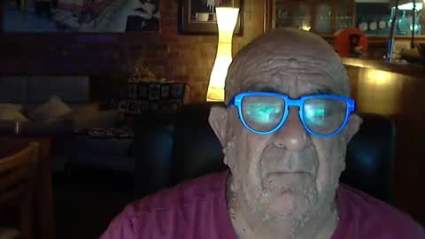Snapshot of patvac chatting on 12/18/24, 01:45 patvac online show from 12/18/24, 01:45