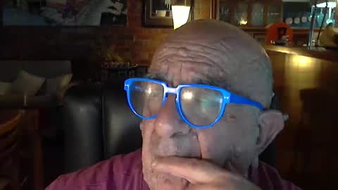Snapshot of patvac chatting on 12/21/24, 01:21 patvac online show from 12/21/24, 01:21