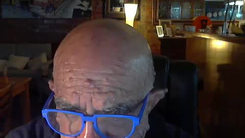 Snapshot of patvac chatting on 12/22/24, 01:44 patvac online show from 12/22/24, 01:44