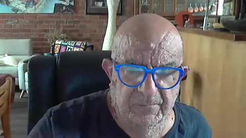 Snapshot of patvac chatting on 01/01/25, 12:00 patvac online show from 01/01/25, 12:00