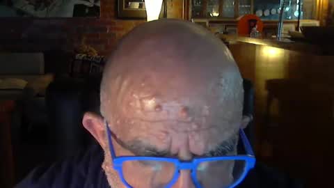 Snapshot of patvac chatting on 01/01/25, 12:44 patvac online show from 01/01/25, 12:44