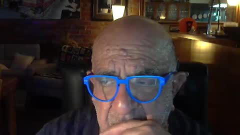 Snapshot of patvac chatting on 01/06/25, 02:03 patvac online show from 01/06/25, 02:03