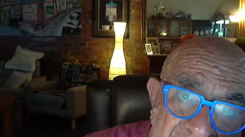 Snapshot of patvac chatting on 01/11/25, 02:36 patvac online show from 01/11/25, 02:36