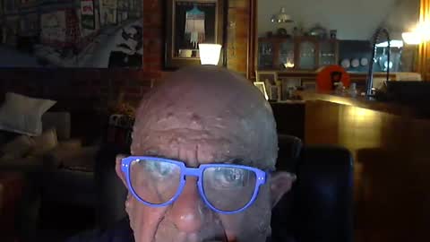 Snapshot of patvac chatting on 01/19/25, 01:33 patvac online show from 01/19/25, 01:33