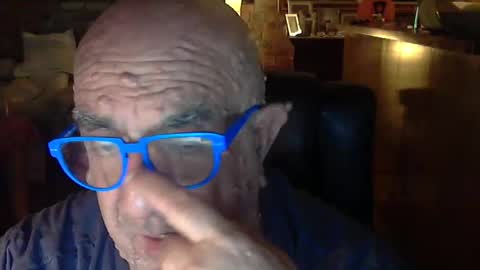 Snapshot of patvac chatting on 01/24/25, 02:08 patvac online show from 01/24/25, 02:08