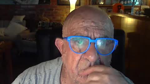 Snapshot of patvac chatting on 02/04/25, 12:11 patvac online show from 02/04/25, 12:11