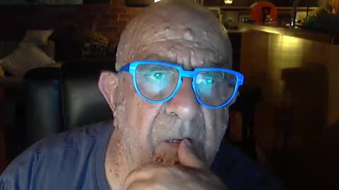 Snapshot of patvac chatting on 02/06/25, 01:21 patvac online show from 02/06/25, 01:21