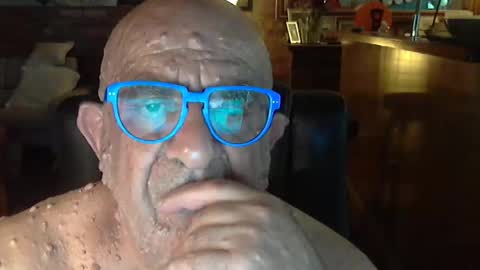 Snapshot of patvac chatting on 02/09/25, 12:52 patvac online show from 02/09/25, 12:52