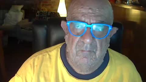 Snapshot of patvac chatting on 02/12/25, 12:33 patvac online show from 02/12/25, 12:33