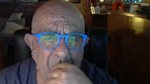 Snapshot of patvac chatting on 02/22/25, 01:35 patvac online show from 02/22/25, 01:35