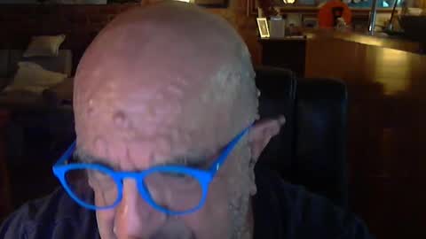 Snapshot of patvac chatting on 02/23/25, 01:32 patvac online show from 02/23/25, 01:32