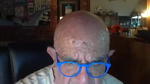 Snapshot of patvac chatting on 02/28/25, 02:42 patvac online show from 02/28/25, 02:42