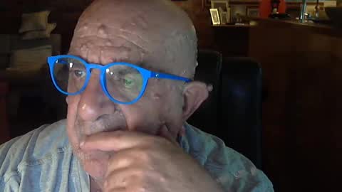 Snapshot of patvac chatting on 03/11/25, 12:39 patvac online show from 03/11/25, 12:39