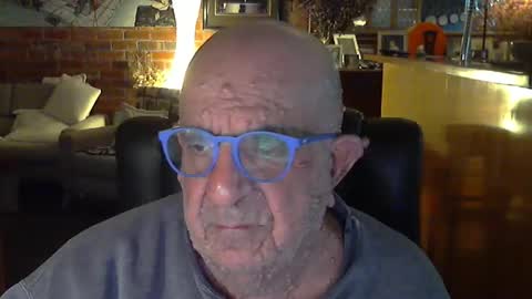 Snapshot of patvac chatting on 09/10/25, 02:28 patvac online show from 09/10/25, 02:28