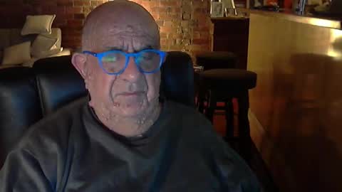 Snapshot of patvac chatting on 09/28/25, 03:39 patvac online show from 09/28/25, 03:39