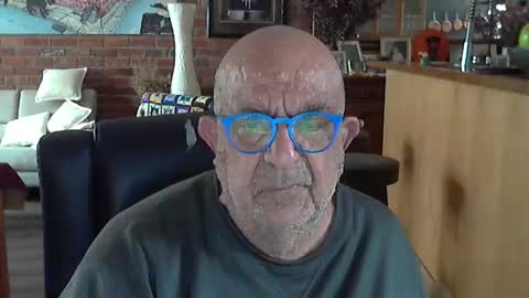 Snapshot of patvac chatting on 10/01/25, 11:44 patvac online show from 10/01/25, 11:44