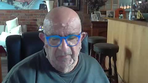 Snapshot of patvac chatting on 10/06/25, 12:41 patvac online show from 10/06/25, 12:41
