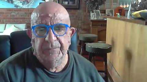 Snapshot of patvac chatting on 10/10/25, 12:42 patvac online show from 10/10/25, 12:42