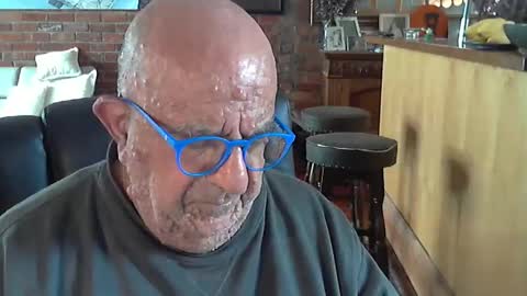 Snapshot of patvac chatting on 10/17/25, 12:58 patvac online show from 10/17/25, 12:58
