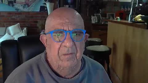 Snapshot of patvac chatting on 10/18/25, 11:38 patvac online show from 10/18/25, 11:38