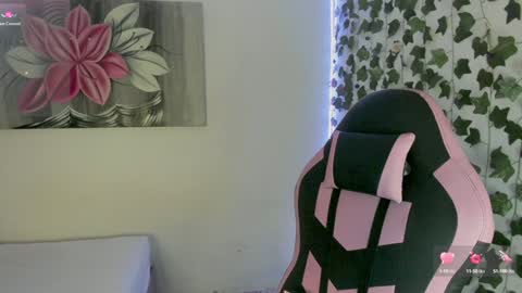 Snapshot of pau_delima__ chatting on 01/06/25, 12:37 paulina online show from 01/06/25, 12:37