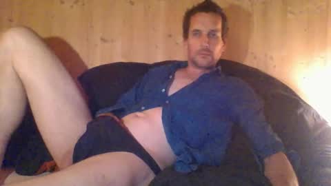 Snapshot of paueriwan chatting on 11/18/25, 10:03 paueriwan online show from 11/18/25, 10:03