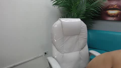 Snapshot of paul_ponce chatting on 10/16/25, 01:12 PAUL online show from 10/16/25, 01:12