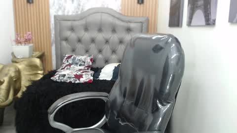 Snapshot of paul_ponce chatting on 11/09/25, 12:47 PAUL online show from 11/09/25, 12:47