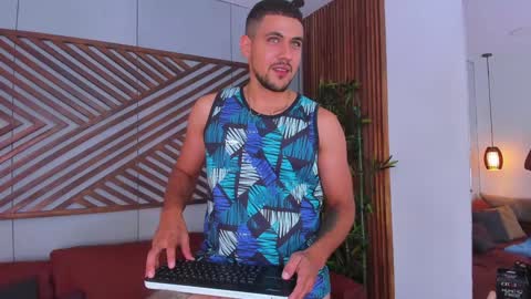Snapshot of paul_rivera chatting on 01/25/25, 02:04 Paul Rivera online show from 01/25/25, 02:04