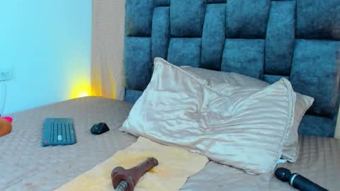 PAULA online show from 10/19/25, 08:42