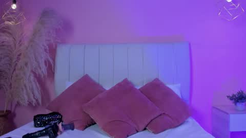 Snapshot of paulacastilla chatting on 11/18/25, 03:34 Pau online show from 11/18/25, 03:34