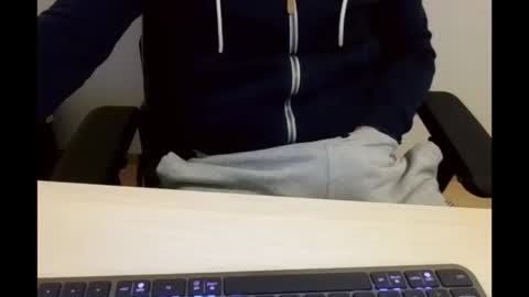 Snapshot of paulbazo83 chatting on 11/19/25, 12:05 paulbazo83 online show from 11/19/25, 12:05