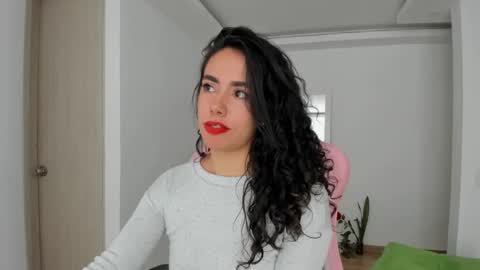 Snapshot of paulina_dossantos chatting on 02/14/25, 09:53 paulina online show from 02/14/25, 09:53
