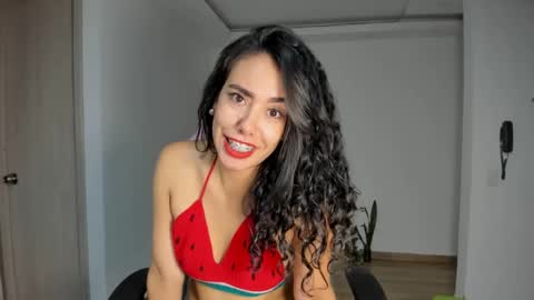 Snapshot of paulina_dossantos chatting on 02/16/25, 01:03 paulina online show from 02/16/25, 01:03