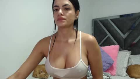 Snapshot of paulina_l chatting on 02/13/25, 12:57 Paulina online show from 02/13/25, 12:57
