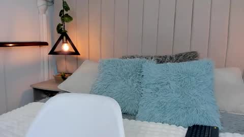 Snapshot of paulina_lopezz chatting on 03/11/25, 08:53 PAULINA online show from 03/11/25, 08:53