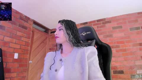 Snapshot of paulinabarnett_ chatting on 01/01/25, 02:19 Paulina online show from 01/01/25, 02:19
