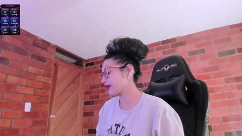 Snapshot of paulinabarnett_ chatting on 01/06/25, 01:42 Paulina online show from 01/06/25, 01:42