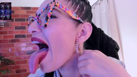 Snapshot of paulinabarnett_ chatting on 01/10/25, 12:38 Paulina online show from 01/10/25, 12:38