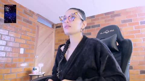 Snapshot of paulinabarnett_ chatting on 01/12/25, 03:46 Paulina online show from 01/12/25, 03:46
