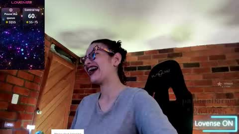 Snapshot of paulinabarnett_ chatting on 09/27/25, 03:33 Paulina online show from 09/27/25, 03:33